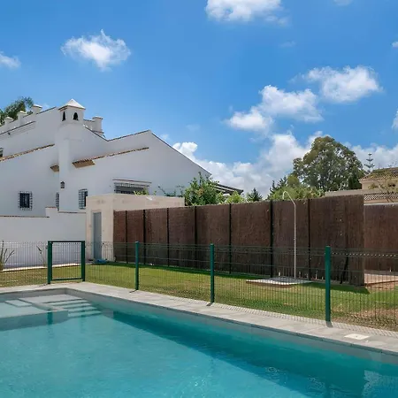 Apartment Cerca Del Pueblo Con Piscina Compartida Parking Y Jardin Privado