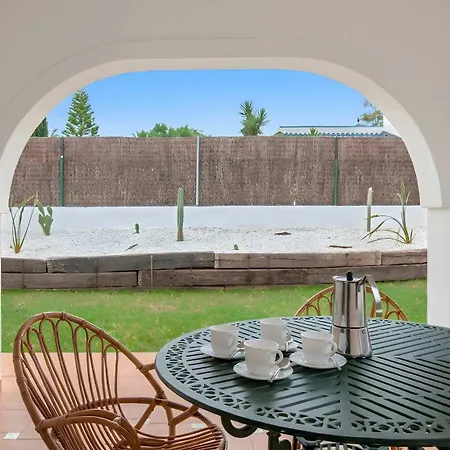 Cerca Del Pueblo Con Piscina Compartida Parking Y Jardin Privado * Conil De La Frontera