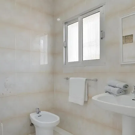 Cerca Del Pueblo Con Piscina Compartida Parking Y Jardin Privado Apartment *