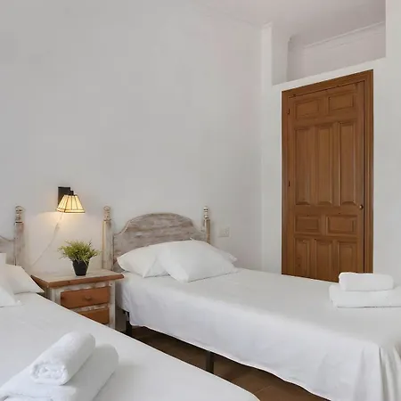 Cerca Del Pueblo Con Piscina Compartida Parking Y Jardin Privado Apartment