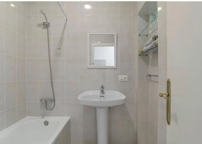 Cerca Del Pueblo Con Piscina Compartida Parking Y Jardin Privado Lägenhet