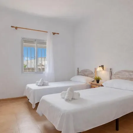 公寓 Cerca Del Pueblo Con Piscina Compartida Parking Y Jardin Privado