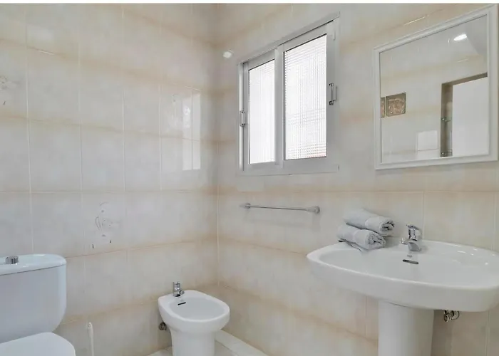 公寓 Cerca Del Pueblo Con Piscina Compartida Parking Y Jardin Privado