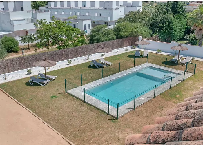 Cerca Del Pueblo Con Piscina Compartida Parking Y Jardin Privado