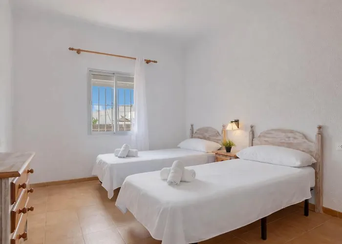 شقة Cerca Del Pueblo Con Piscina Compartida Parking Y Jardin Privado