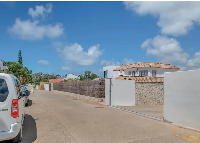 Cerca Del Pueblo Con Piscina Compartida Parking Y Jardin Privado